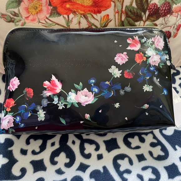 NWT Ted Baker Emiy sandalwood floral toiletry bag in black - Picture 2 of 12
